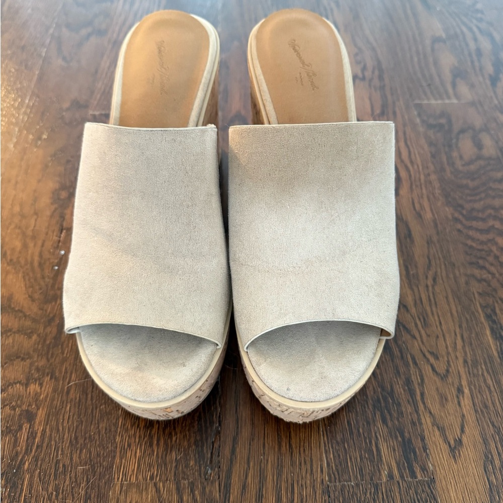 Universal Thread Cream Suede Mules